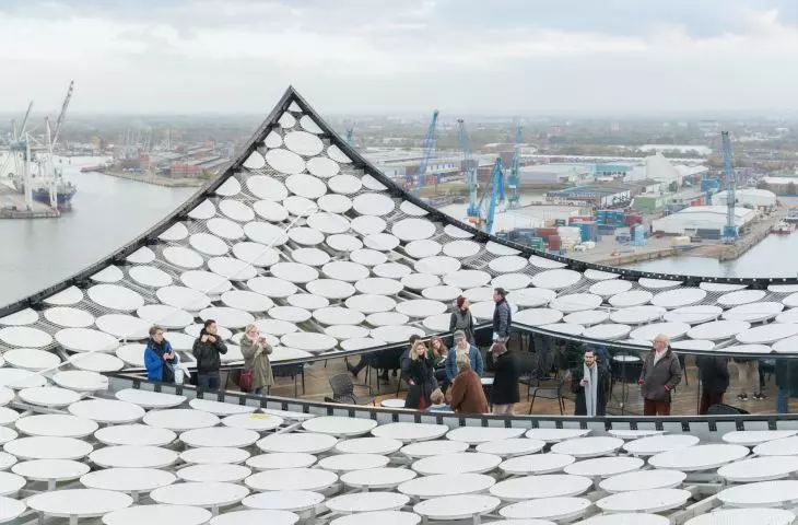 Elbphilharmonie w Hamburgu, Niemcy  — taras z widokiem na miasto  