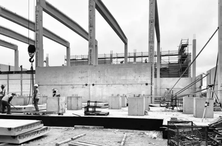 installation of reinforced concrete industrial hall