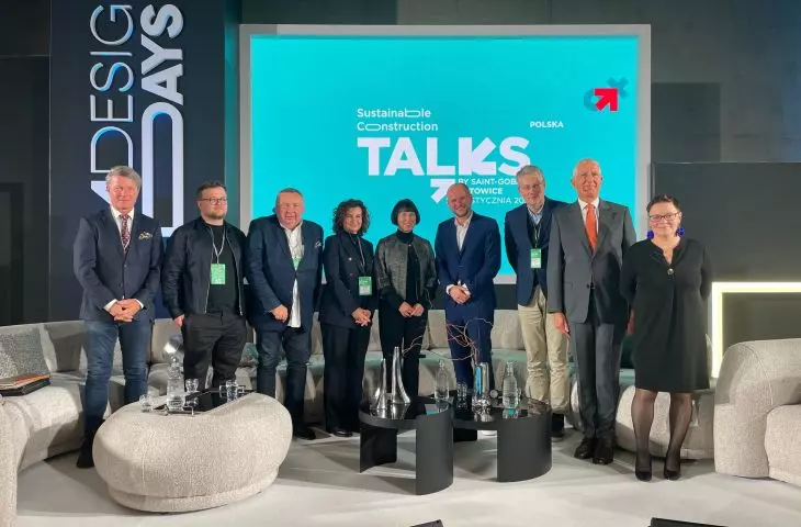 Sustainable Construction Talks by Saint-Gobain debate. From right: Klaudiusz Fross, Piotr Grochowski, Jerzy Grochulski, Dorota Bartosz, Joanna Czynsz-Piechowiak, Jędrzej Kolesiński, Michał Piwowarczyk, Henryk Kwapisz, Justyna Łotowska.