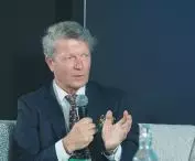 Claudius Fross at the Sustainable Construction Talks by Saint-Gobain debate.