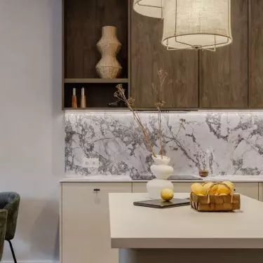 Lamps with linen lampshades give space a natural feel