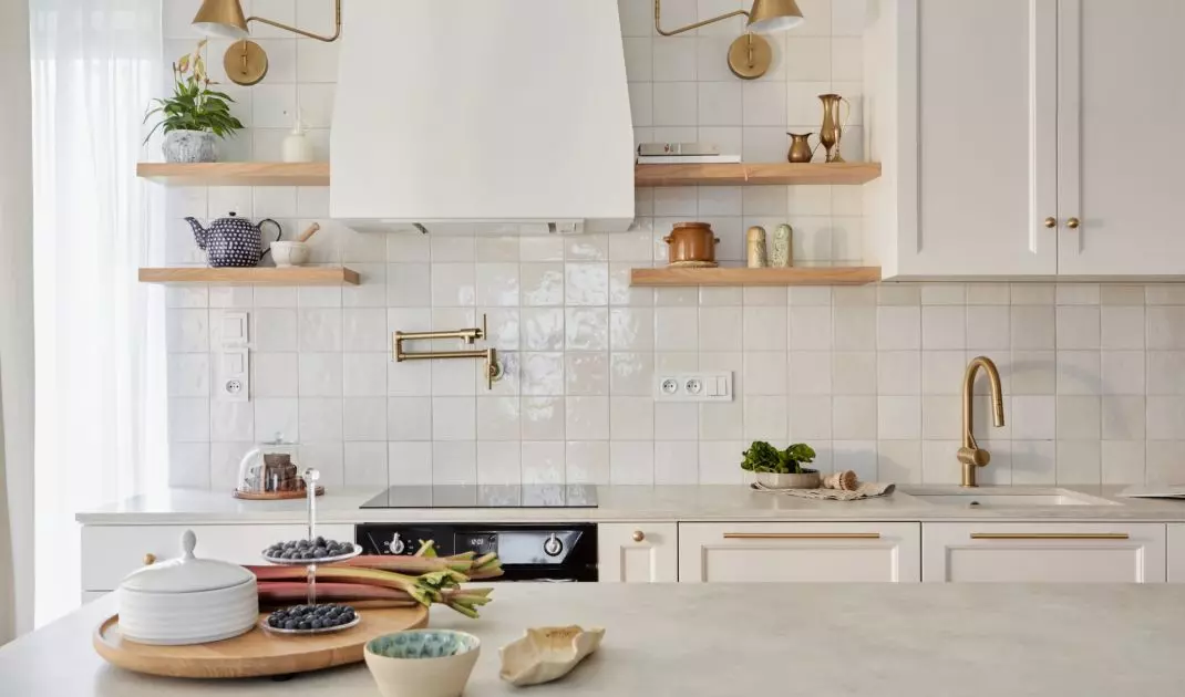 Kitchen island in Letnica apartment becomes the center of the house
