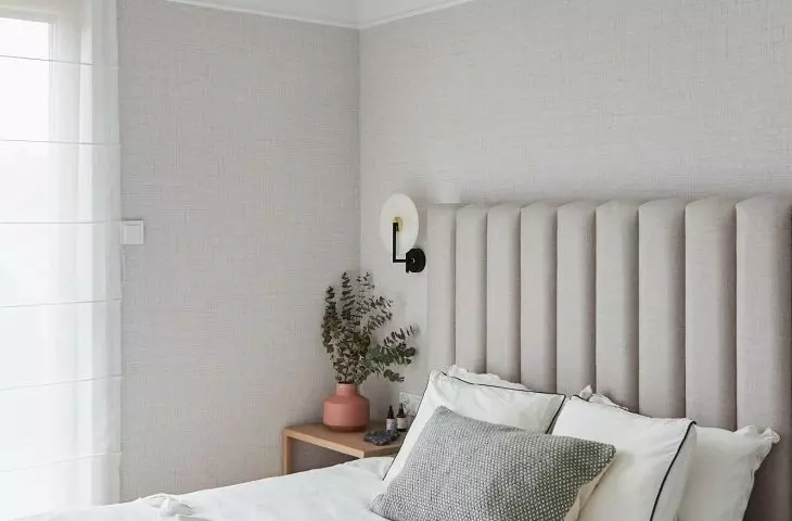 With bedroom wallpaper on the ceiling, you can feel like you're under the open sky