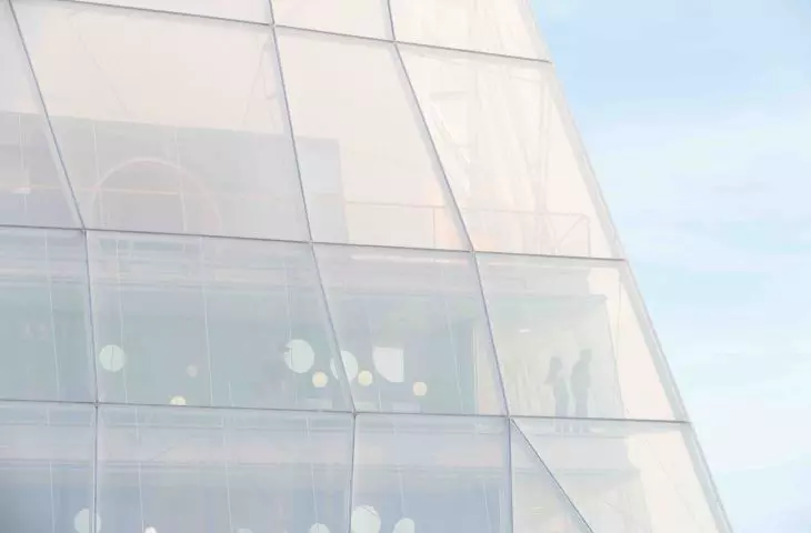 Plasencia conference center - close-up of the center's translucent shell 