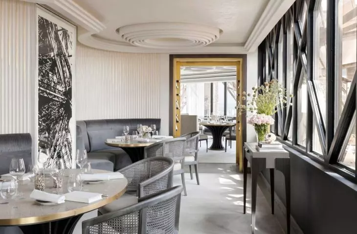 Tynk akustyczny Ecophon Fade w restauracji na Wieży Eiffla