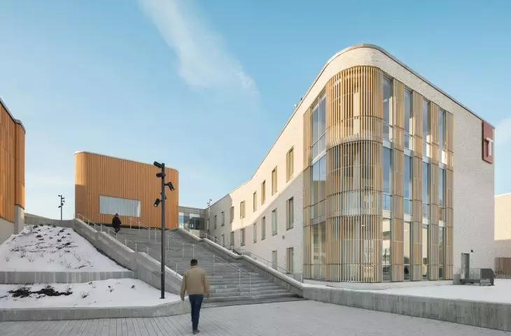 Klinika psychiatryczna w Tampere  — w projekcie wykorzystano głównie cegłę i drewno
