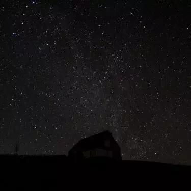 Starry skies over the cottage in Pobondzha