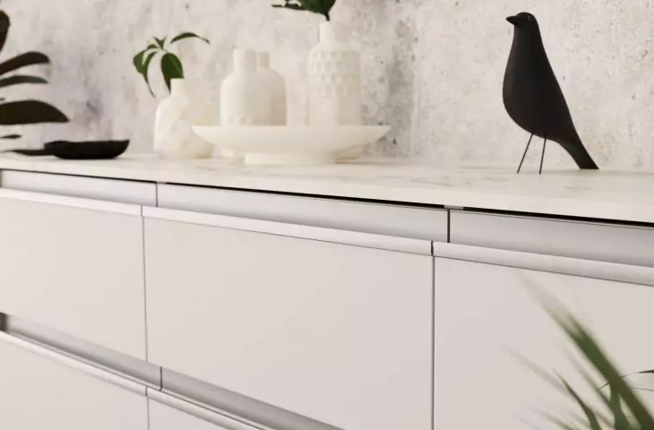 Recessed furniture handle FE2