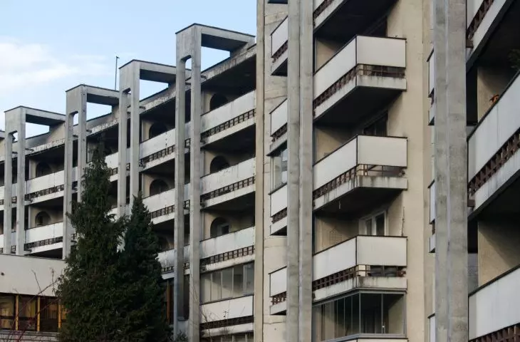Modernistyczna rotunda PKO na Kapelance w Krakowie