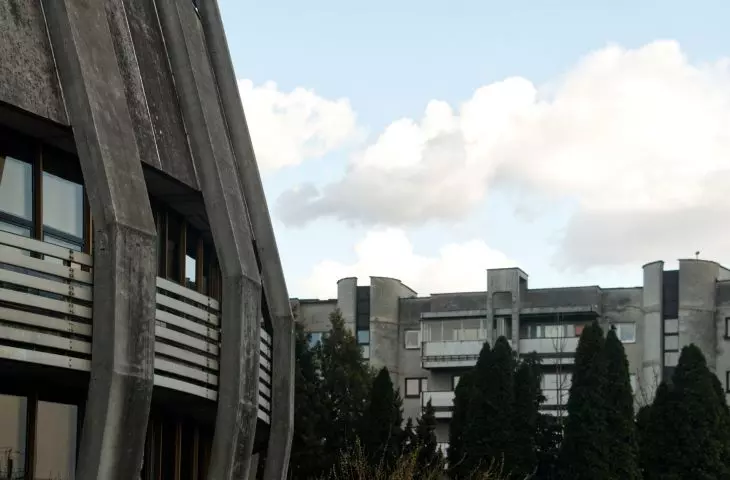 Modernistyczna rotunda PKO na Kapelance w Krakowie