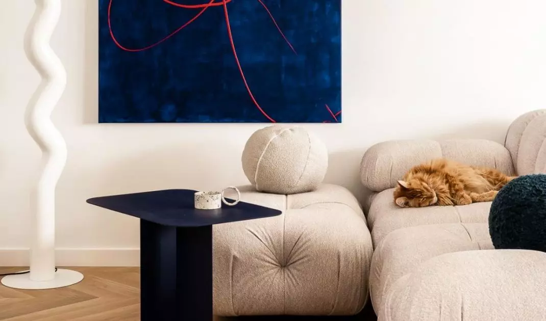 Pikowana sofa w mieszkaniu na Ursynowie