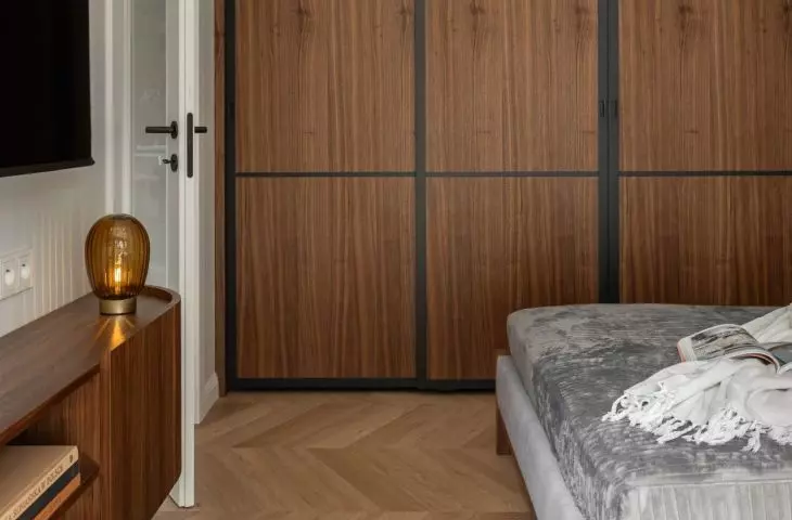 In the bedroom there is also a capacious closet