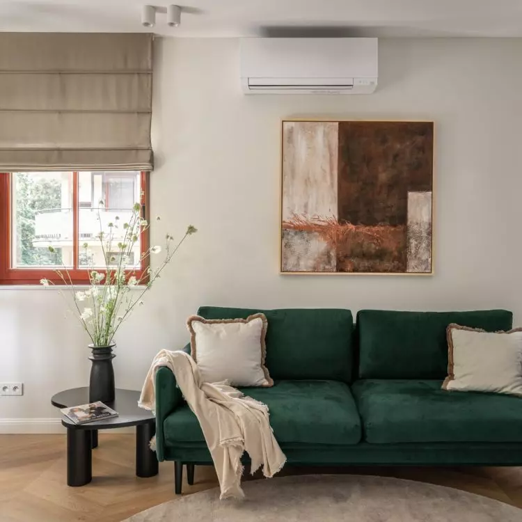 Above one of the sofas hung a hand-painted picture