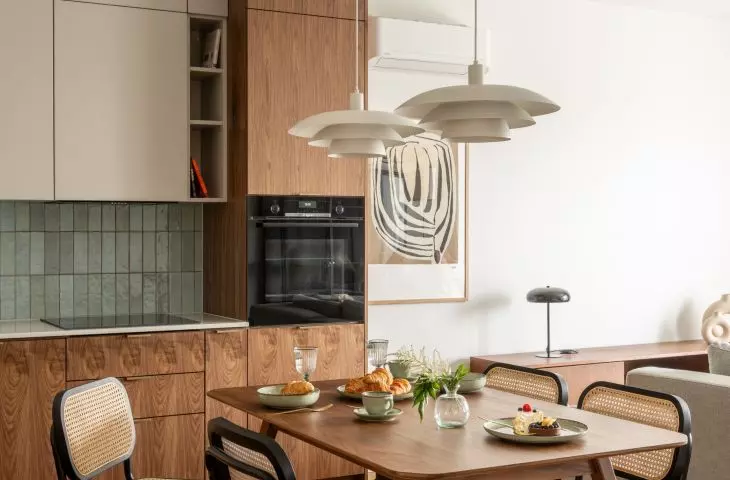 A modern vintage style apartment in Wroclaw shows how muted colors, balanced forms and carefully selected materials can create a space that is both functional and aesthetically pleasing 