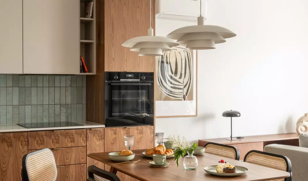 A modern vintage style apartment in Wroclaw shows how muted colors, balanced forms and carefully selected materials can create a space that is both functional and aesthetically pleasing 