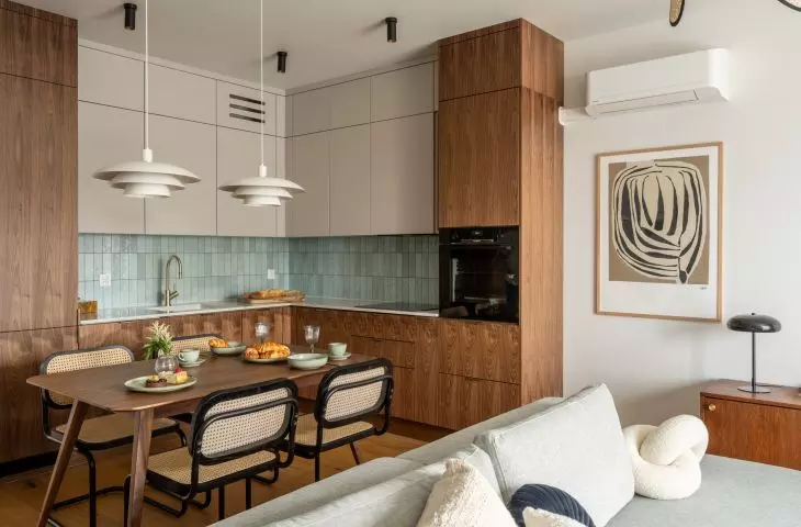 Modern vintage style apartment in Wroclaw. The apartment includes a living room with a kitchenette, three bedrooms, a bathroom, a separate toilet and a spacious hall.