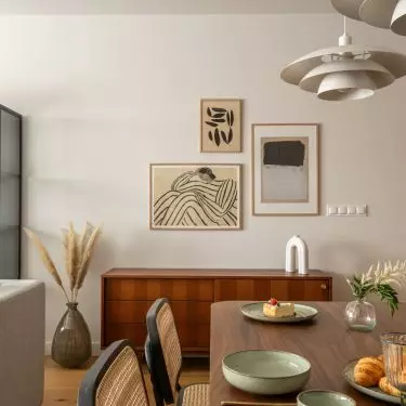 Modern vintage style apartment in Wroclaw attracts attention with sophisticated details