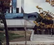 Wejście do budynku Biblioteki Śląskiej w Katowicach