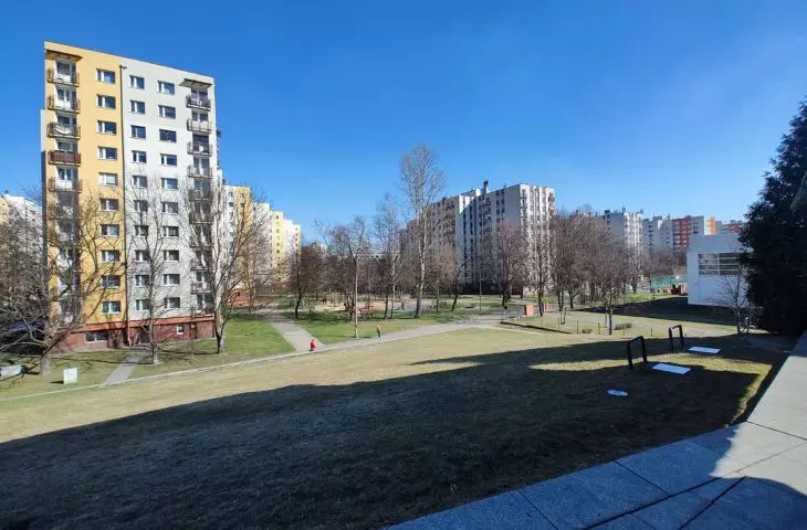 Widok na osiedle spod pomnika Żołnierza Polskiego