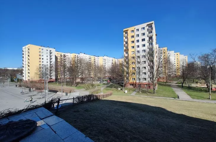 Widok na osiedle spod pomnika Żołnierza Polskiego