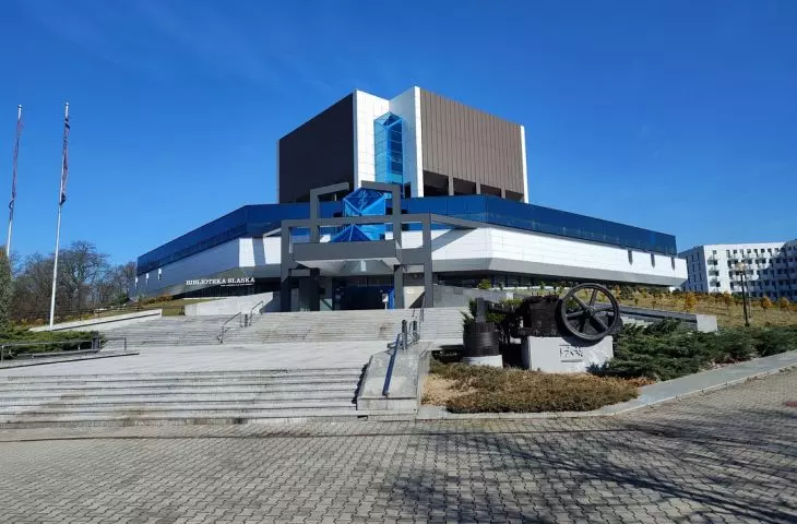 Front Biblioteki Śląskiej - widok współczesny