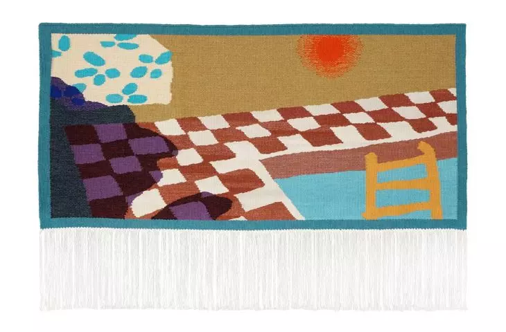The double-sidedness of the kilims allows you to change the appearance without additional costs