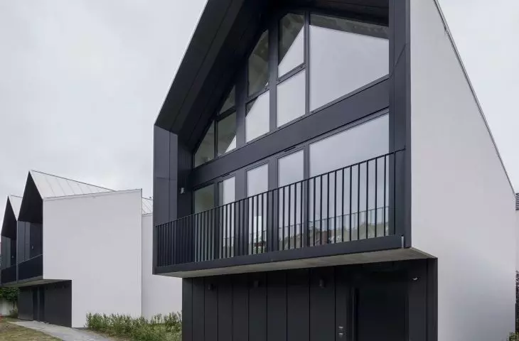 Houses with gills in Zielonki