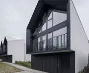 Houses with gills in Zielonki