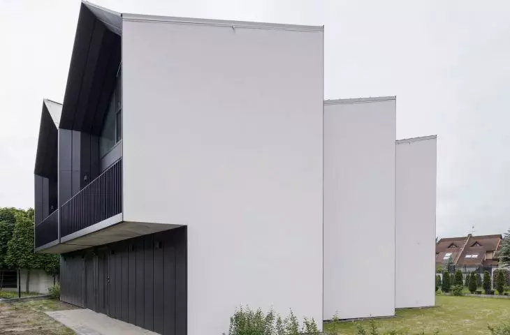 Houses with gills in Zielonki