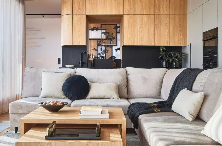 The deciding factor in choosing the apartment was its two-level layout with extensive terraces