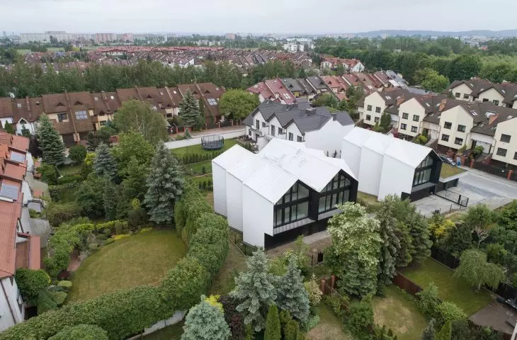 Houses with gills in Zielonki