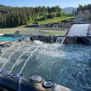 The high-quality Jacuzzi has ergonomically placed jets that adapt to the shape of the body and provide a comprehensive massage