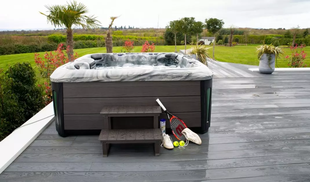 Garden jacuzzi will be a great addition to the terrace arrangement
