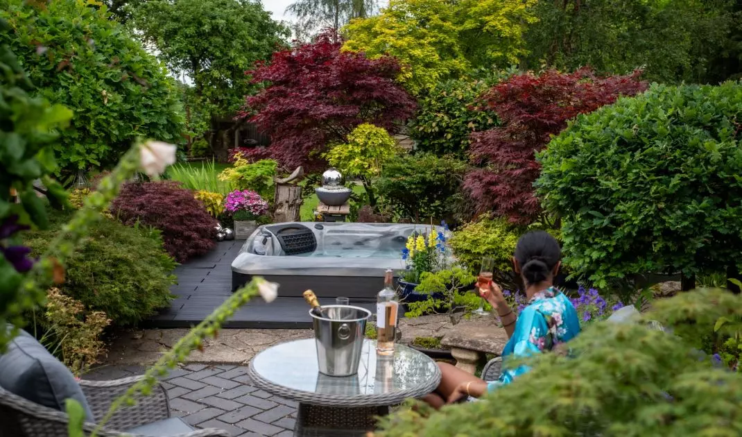 Zainstalowanie ogrodowego jacuzzi znacząco podnosi wartość inwestycji
