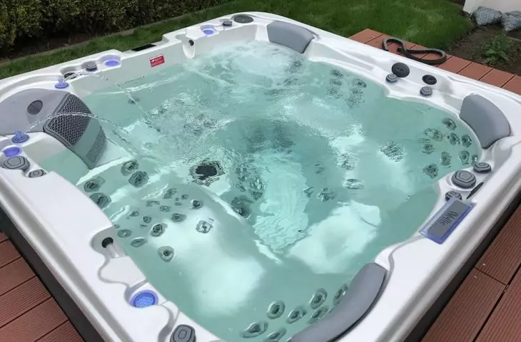 Jacuzzi ogrodowe do zabudowy daje nam wiele możliwości aranżacyjnych