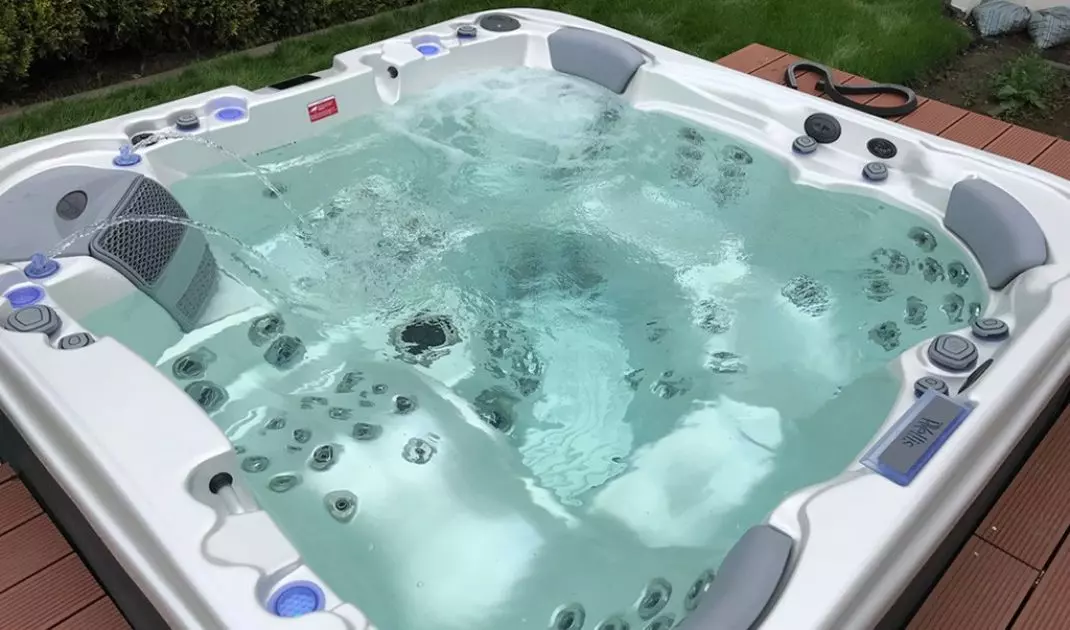 Jacuzzi ogrodowe do zabudowy daje nam wiele możliwości aranżacyjnych