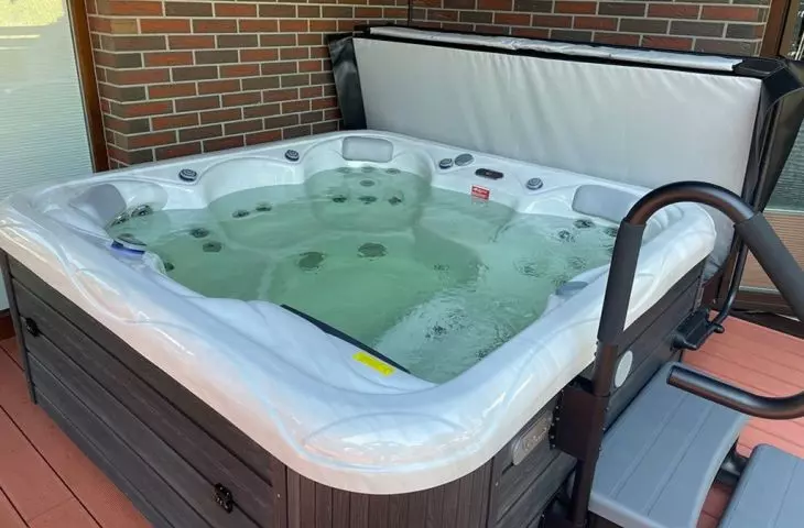 Całoroczne jacuzzi ogrodowe Venus