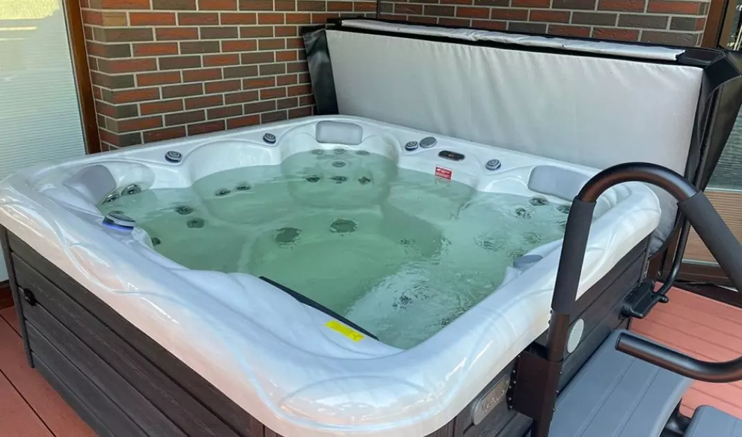 Całoroczne jacuzzi ogrodowe Venus