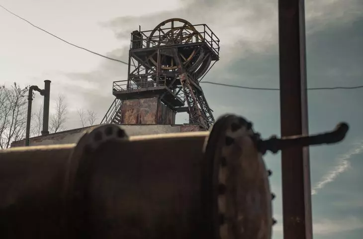 Saturn mine shaft