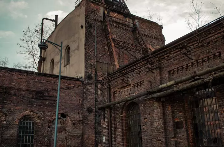 Shaft building