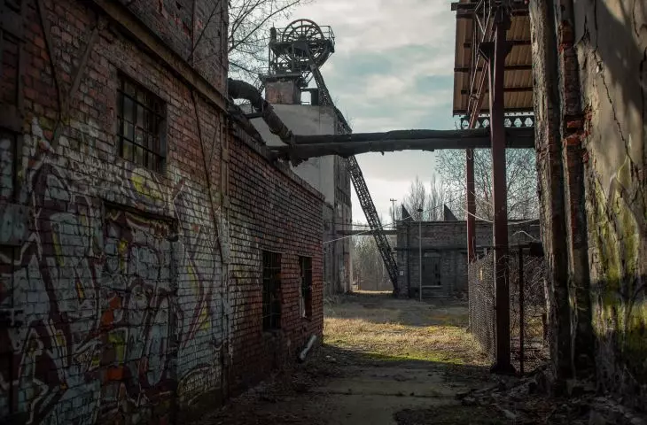 Widok na wieżę szybową