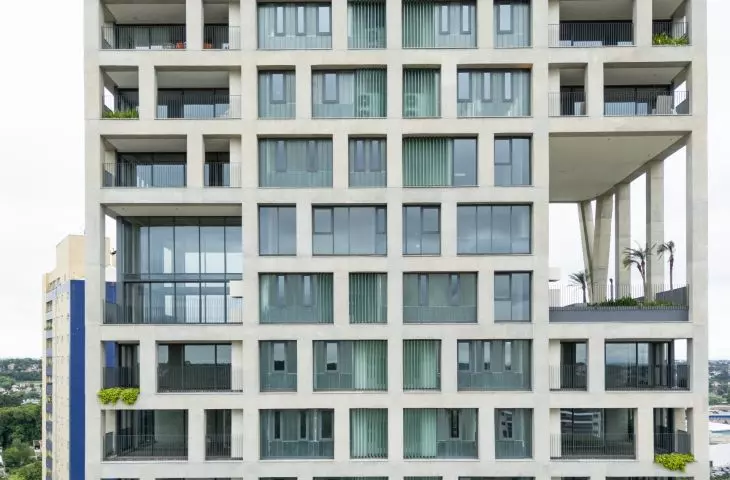 AGE 360 skyscraper in Curitiba, Brazil - the structural mesh has been deliberately interrupted at key locations