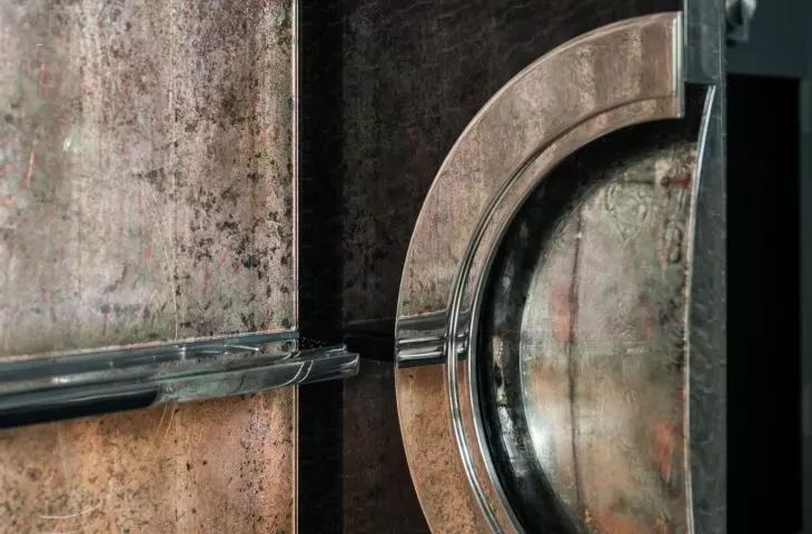 Decorating furniture with precious metal flakes has a long history