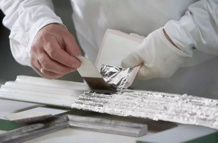 Artisans must be very delicate, as the metal is susceptible to the slightest distortion