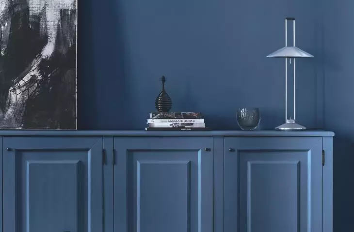 In its full version, the technique even includes accessories - pillows, lamps or carpets in the same tones