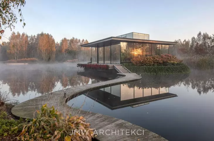Lakefront Residence with its accompanying glass garden Lakefront Pavilion was built in the wetlands of southern Poland.