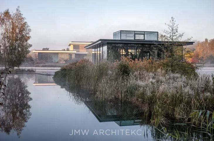 Lakefront Residence uses modern technologies to support the building's eco-friendly use