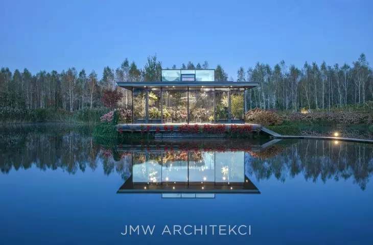 Lakefront Residence