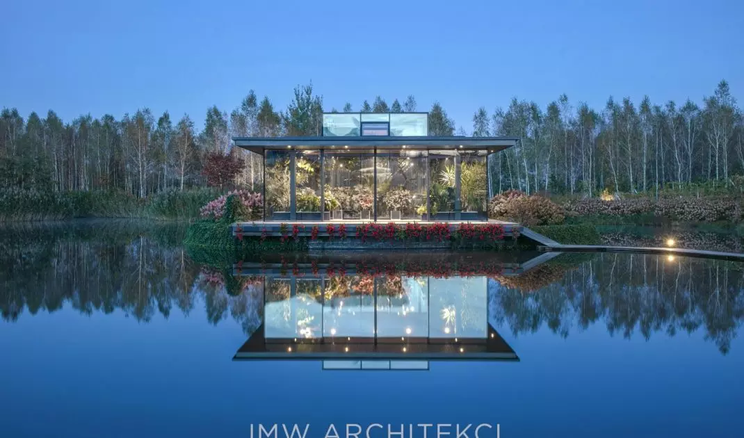 Lakefront Residence