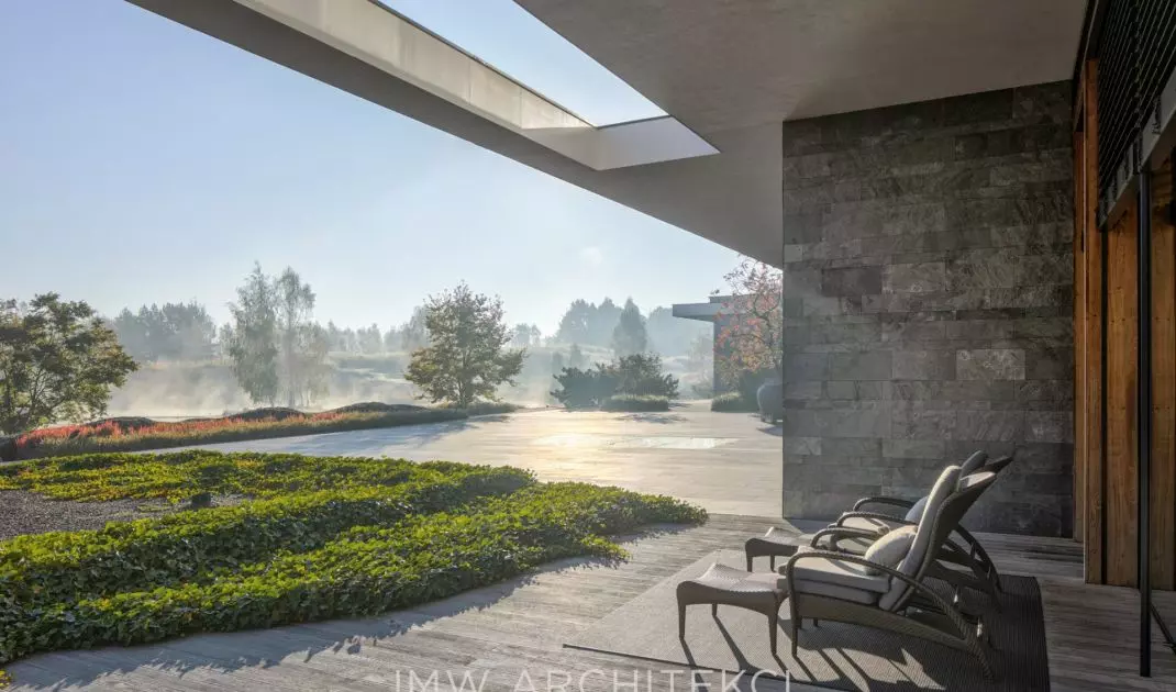 Lakefront Residence